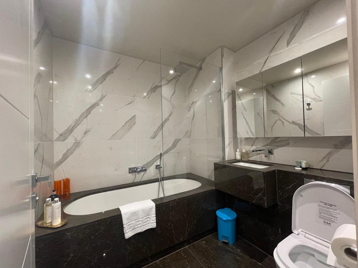 Sophisticated 1Br, 1 Ba Chigwell Designer Flat Chcl F2 Apartment Luaran gambar